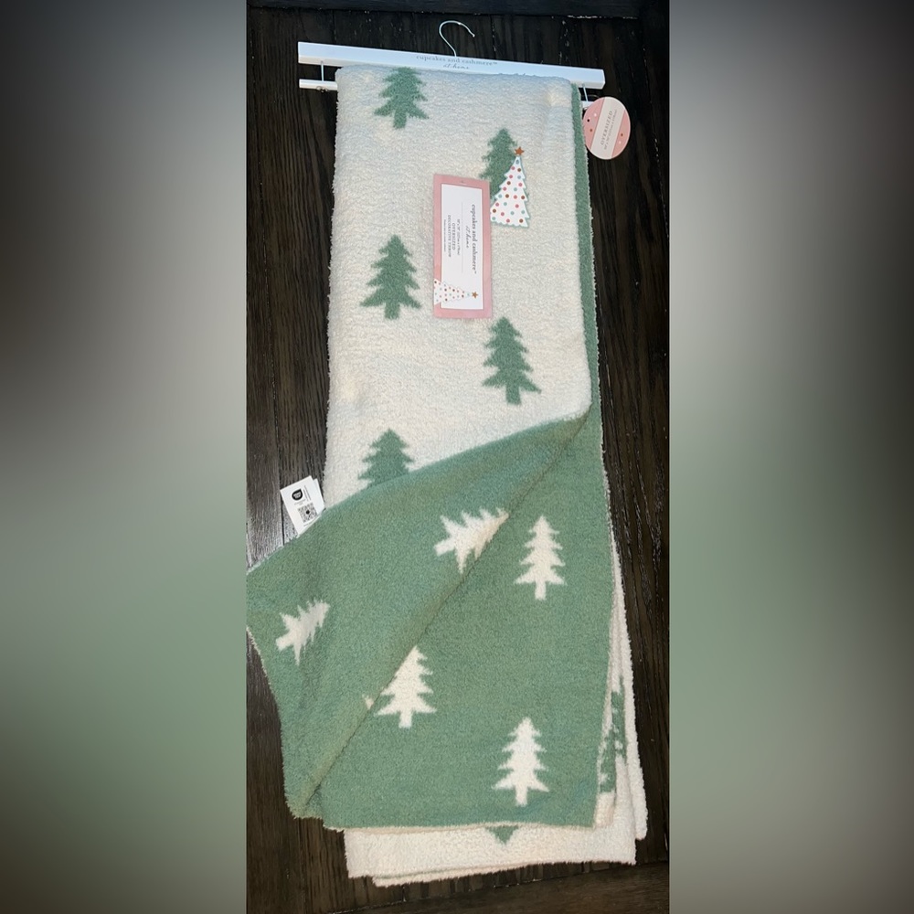 Cupcakes and Cashmere viral tree Blanket